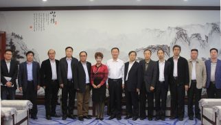 河南省伊川县县长李君等领导一行拜访头号玩家官网登录入口投资集团